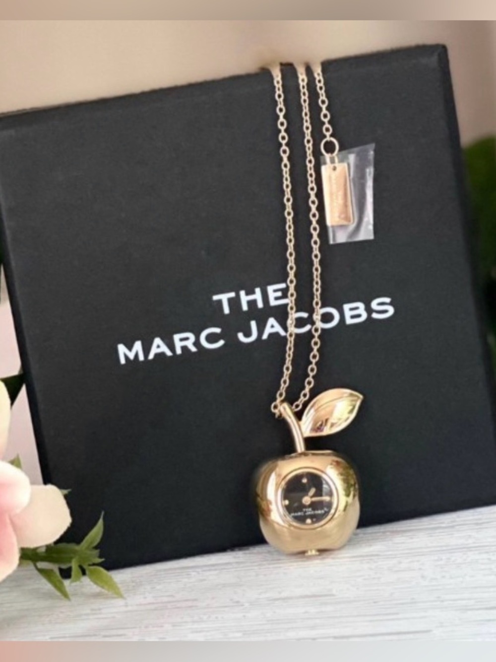 The Marc Jacobs Quartz Black Dial The Bauble Apple Pendant Necklace Watch